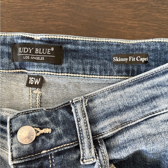 Judy Blue Skinny Fit Capri Jeans Women’s 16W Distressed - Picture 3 of 8